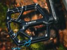 pedali-neri-flat-pin-larghi-switch-enduro-E-BIKE-Direction.jpg