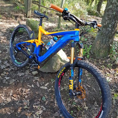Pettorina rigida o maglia protettiva? | EBIKE MAG